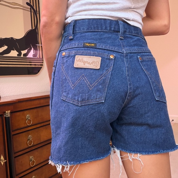 Wrangler Classic Blue Denim Shorts - Picture 2 of 9